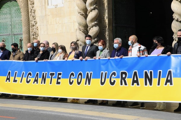 Alicante reafirma su solidaridad con Ucrania y exhorta a Putin a que cese la agresión