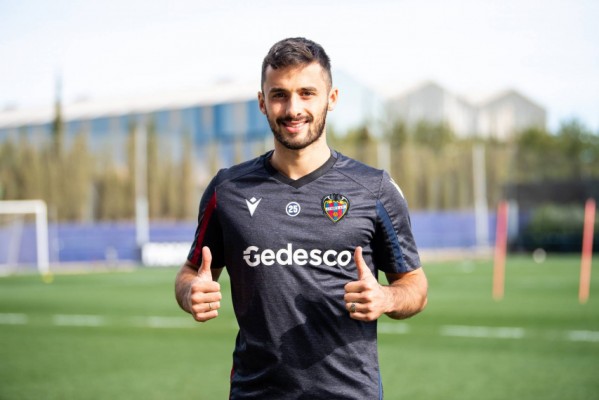 Sergio Postigo y Marcelo Saracchi se incorporan al trabajo de grupo
