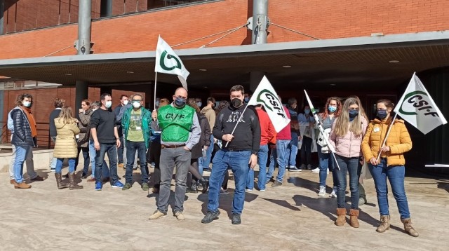 CSIF se concentra para exigir mejoras laborales en el Centro Superior de Investigaciones Científicas