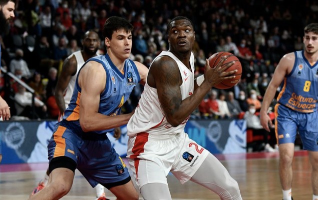 Valencia Basket remata al Bourg en un último cuarto de músculo