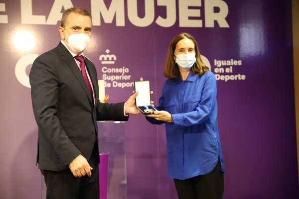 La ondense Patricia Campos recibe la medalla de oro al mérito deportivo