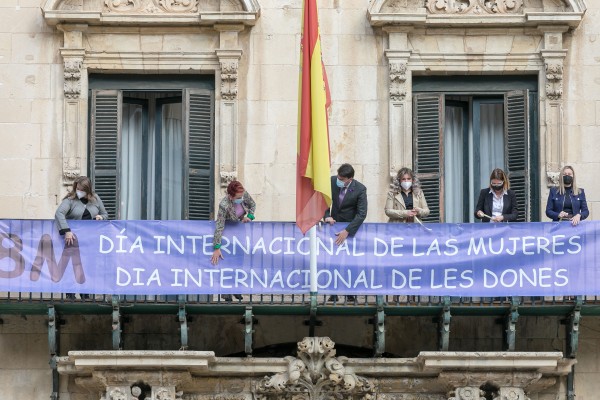 Alicante conmemora el 8-M con 'plante' de la izquierda en protesta por la norma de convivencia