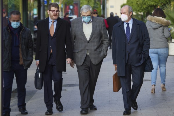 El exalcalde de Ceutí, en el banquillo por el 'caso Polideportivo', alega que la obra 