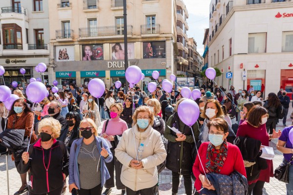 Concentraciones del 8M en Elche previas a la manifestación: reivindicando la igualdad de oportunidades