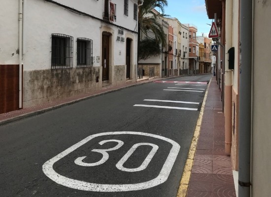 Benitatxell aumenta una obra en 90.000 euros para evitar que vuelva a quedar desierta

