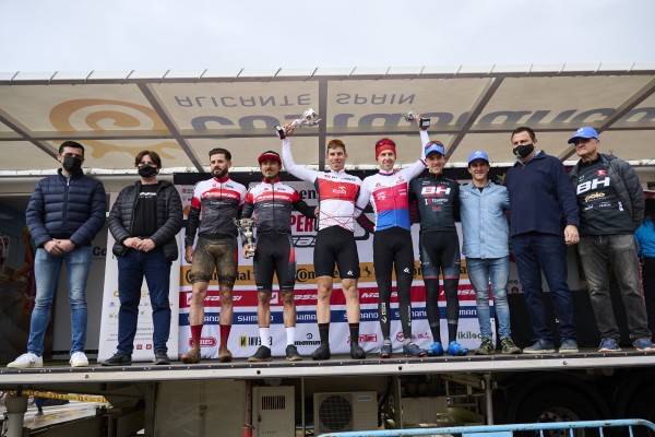 Rocío del Alba y Thomas Litscher ganan Super Cup Massi MTB XCO en La Nucía