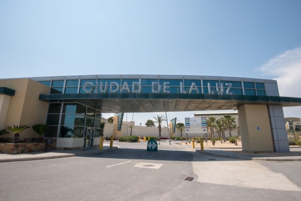 La Ciudad de la Luz se perfila como ubicación para el gran 'hub' de refugiados de Alicante