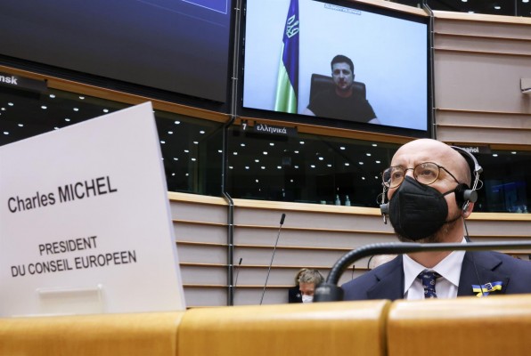 Los Veintisiete encargan a Bruselas que evalúe la solicitud de Ucrania, Georgia y Moldavia de entrar en la UE