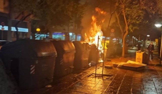 Murcia pilla a su pirómano: detenido un hombre de 60 años por incendiar 36 contenedores