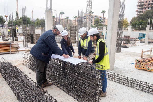8M en Alicante: la brecha salarial se reduce un punto pero los ERTE afectan más a las mujeres