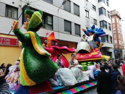 El Barri València, primer premio a las mejores carrozas en las cabalgatas del Ninot de Borriana