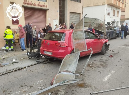 Un conductor bajo los efectos de las drogas arrolla una terraza en Castelló y deja 7 heridos