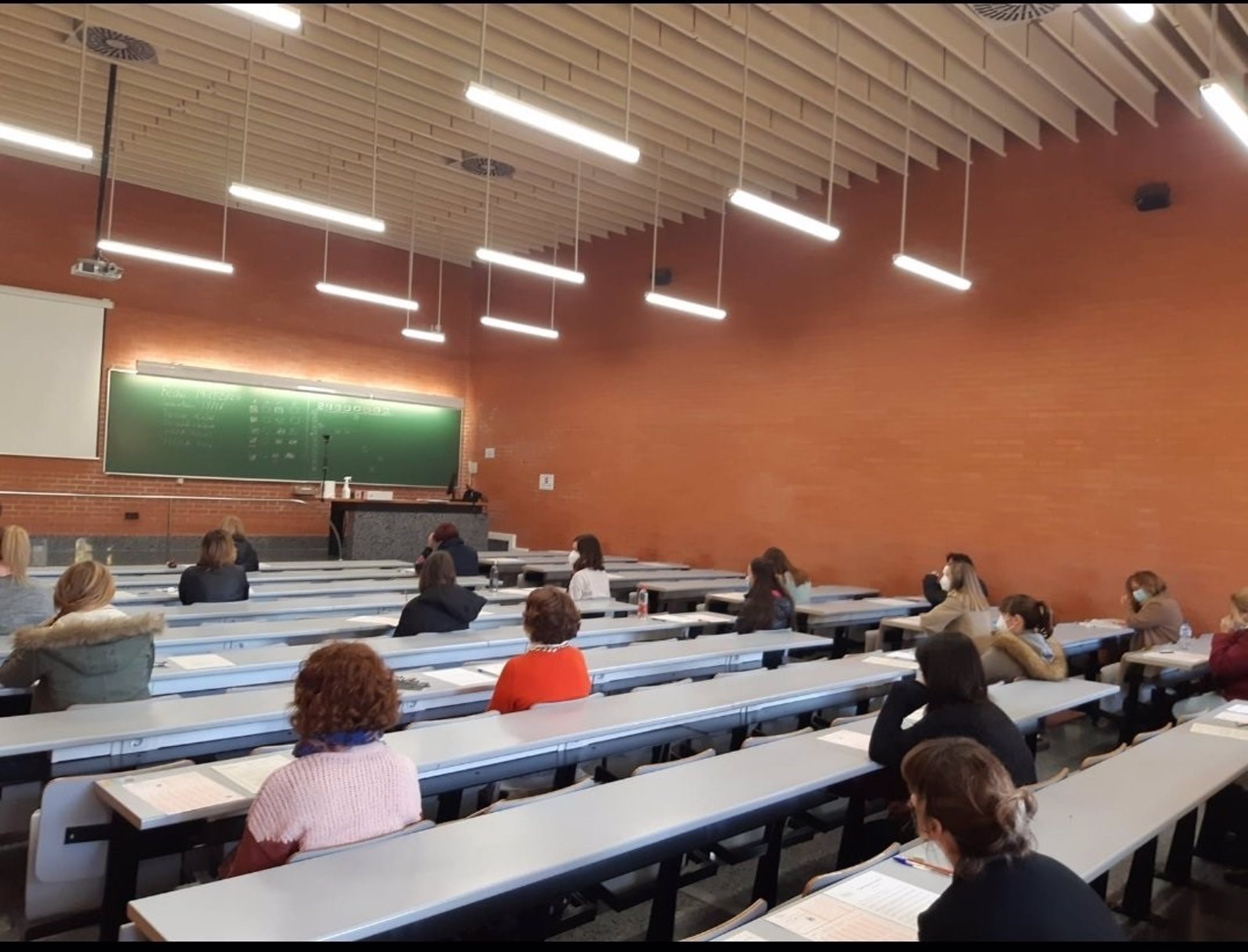 Pruebas selectivas de las oposiciones para los cuerpos A1 y A2. Foto: GVA - 