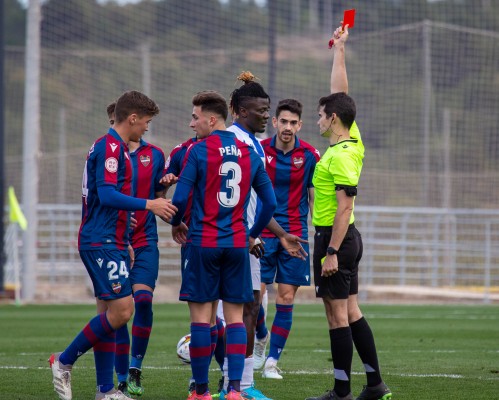 Bikoro será suspendido por un mínimo de tres partidos y a Del Pozo le caerá una buena multa