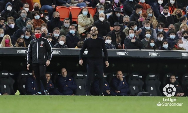 Mestalla entona el 'cumpleaños feliz' a Bordalás
