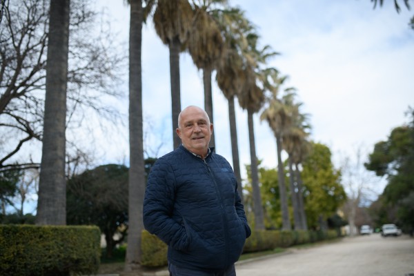 El hombre que ama los árboles