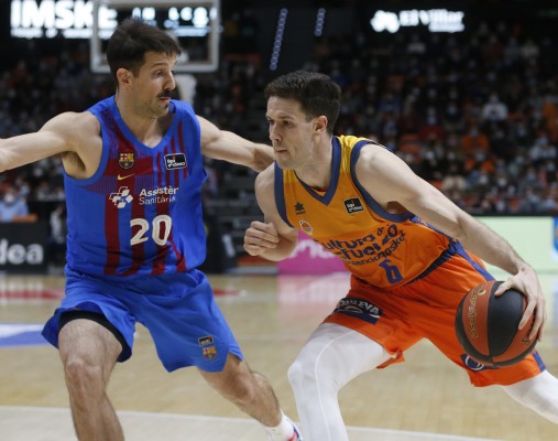 Valencia Basket saca músculo ante el Barça