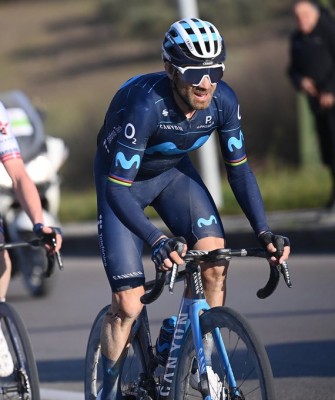 Valverde, segundo en la Strade-Bianche que dominó Pogacar

