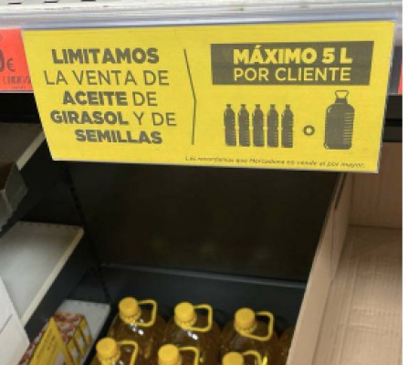 Los supermercados empiezan a limitar las ventas de aceite de girasol por el conflicto en Ucrania