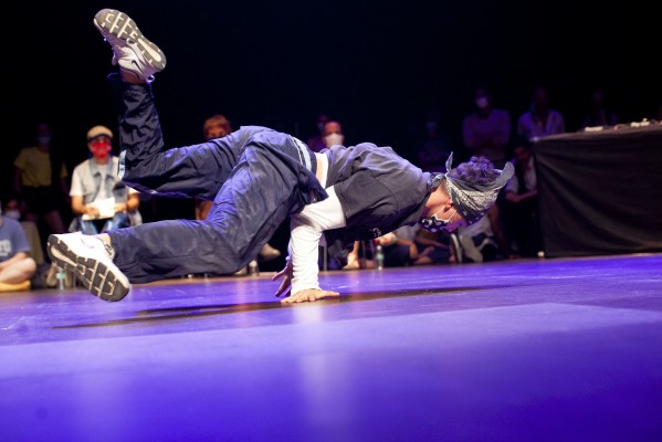 TikTok, refugiados y circo: las apuestas juveniles de Dansa València y Escalante