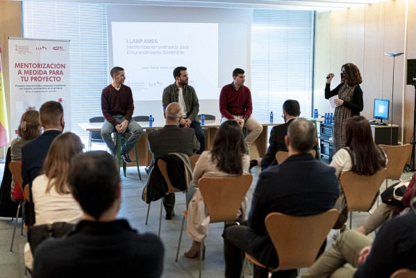 CEEI Castellón reúne a más de 30 emprendedores en la presentación del programa Llamp Ames