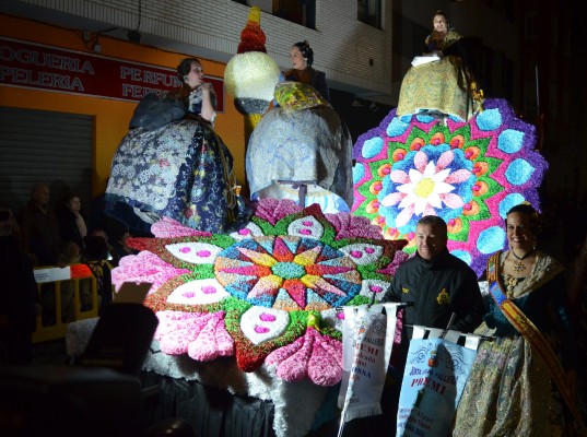 Vuelve el color y la sátira a las calles de Borriana con las cabalgatas del Ninot