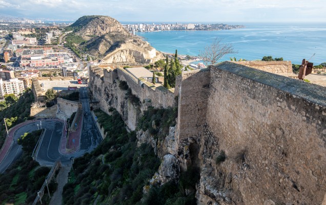Solo un gabinete de arquitectura opta a diseñar la recuperación y usos del Castillo de Santa Bárbara