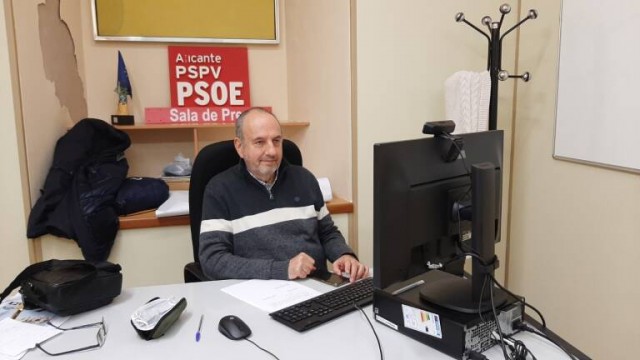 El PSOE de Alicante también rechaza la demora de seis años para que el AVE pare en Atocha