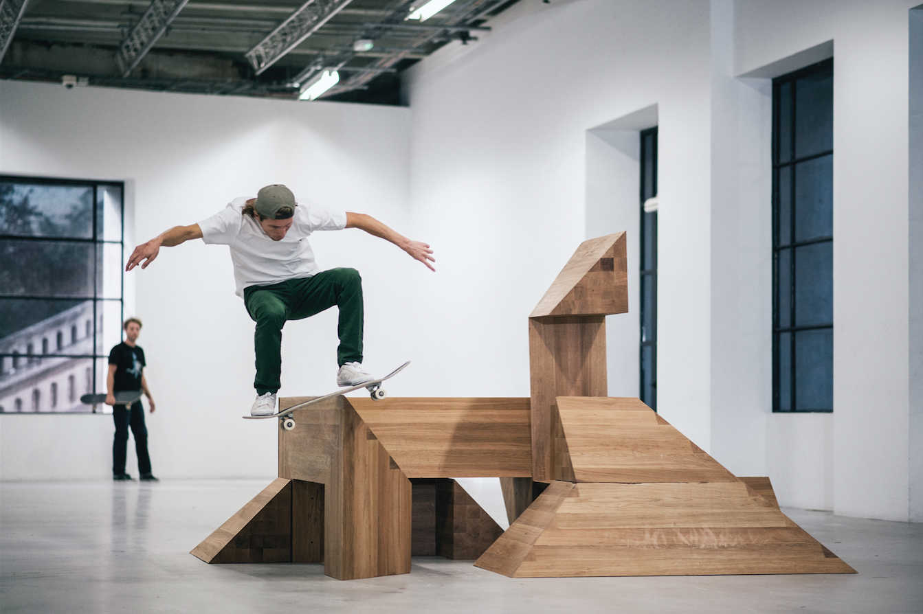 Skate en el museo: Raphaël Zarka trae a España sus esculturas 'patinables'