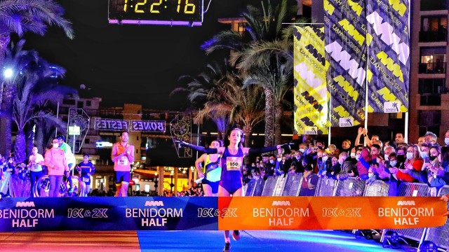 Cerca de 2.500 atletas disputan este sábado la Benidorm Half’22
