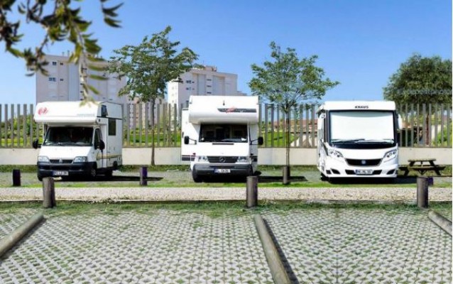 Alicante sondea ubicaciones alternativas para reubicar una zona de acampada de caravanas