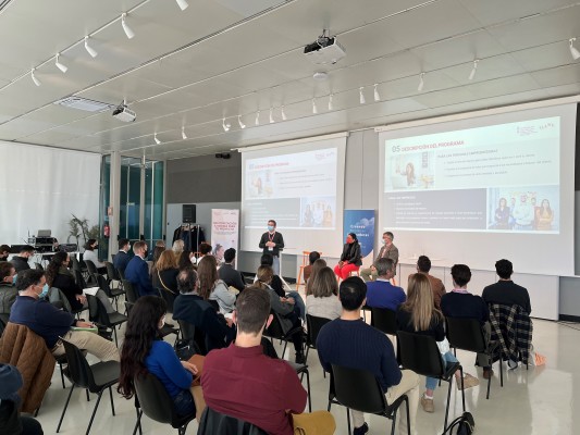 CEEI Valencia reúne a personas emprendedoras para presentar el programa 'Llamp Ames'