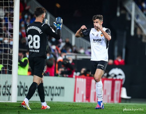 Gabriel Paulista cambia la cara a la defensa... y a Mamardashvili