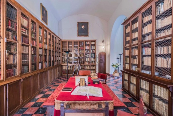 El archivo del palacio del Marqués de Rafal: la joya del inmueble que la Generalitat ultima comprar en Orihuela