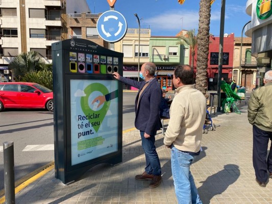 Massanassa instala cinco puntos limpios urbanos en el municipio para 