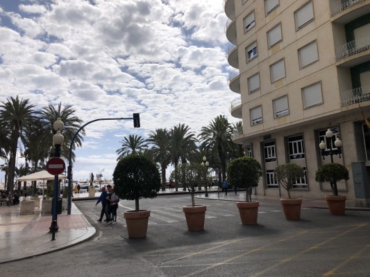 Alicante cierra el 'fondo de saco' de La Rambla para ampliar la Explanada con una plaza polivalente