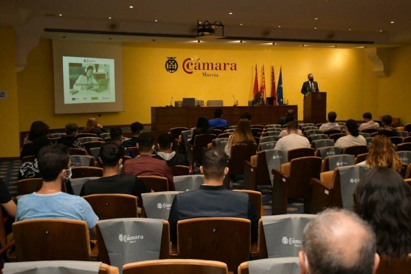 Los empresarios murcianos destacan las dos caras del paro: más afiliados pero 