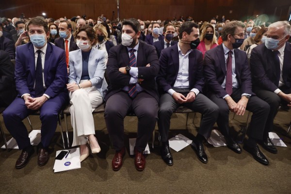 Feijóo da un paso más hacia su candidatura y anunciará su decisión este miércoles en la Junta del PP gallego
