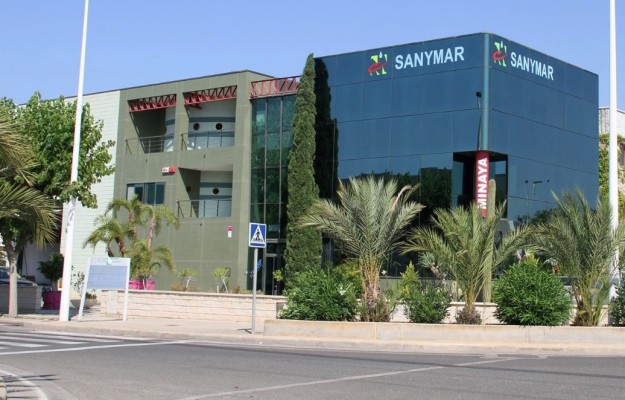 Comercial Minaya amplía sus servicios con maquinaria con su nueva nave en Elche Parque Empresarial