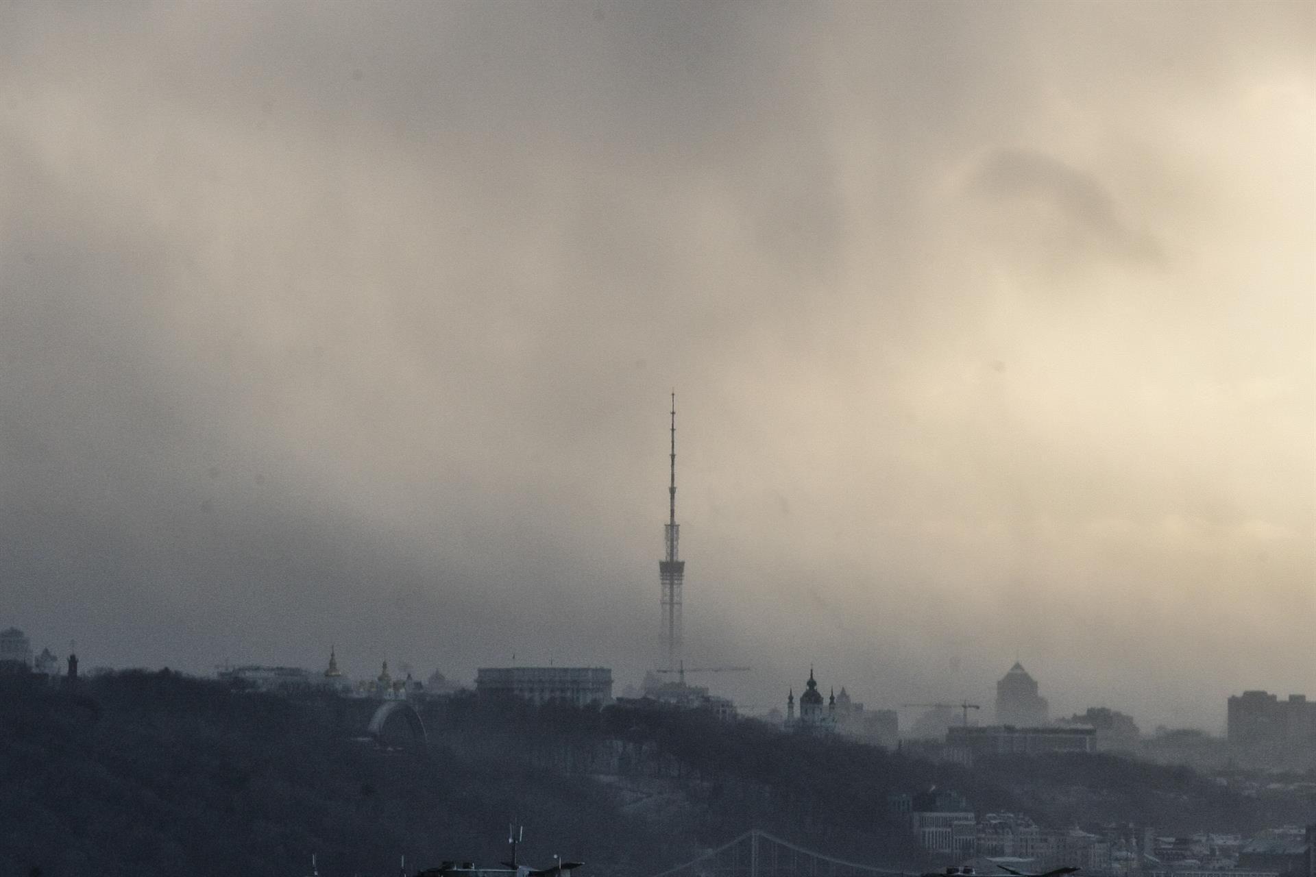 Ucrania acusa a Rusia de atacar la torre de telecomunicaciones de Kiev