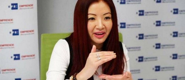 Veline cambiaba cheques por grandes cantidades de efectivo antes de viajar a China