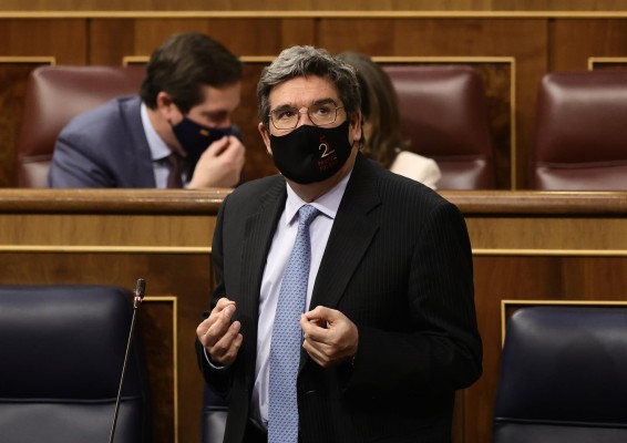El Gobierno introduce un nuevo tramo de cotización para autónomos y reducciones en los gastos corrientes