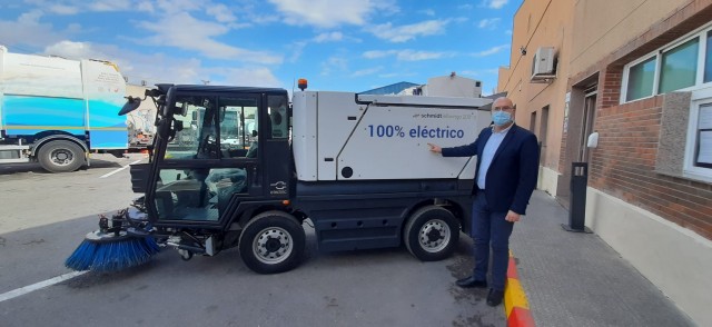 Alicante prueba nueva maquinaria para reforzar la flota de la limpieza viaria y recogida de residuos