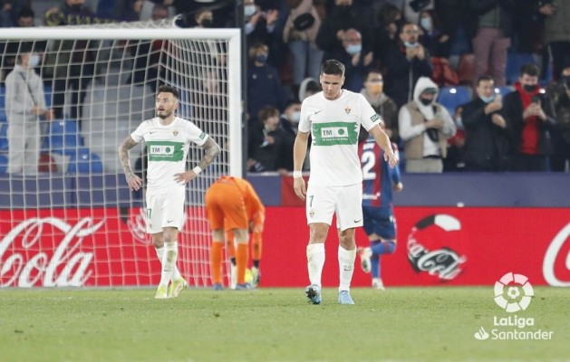 Barcelona, Granada, rival directo, y Valencia aguardan al Elche en marzo
