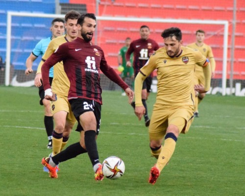 El Atlético Levante respira con una victoria de peso ante el Eldense