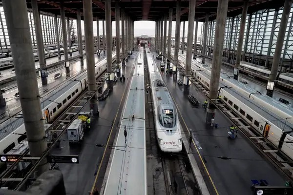 Ineca y Cámara piden que los AVE Alicante-Madrid mantengan su parada en Atocha 