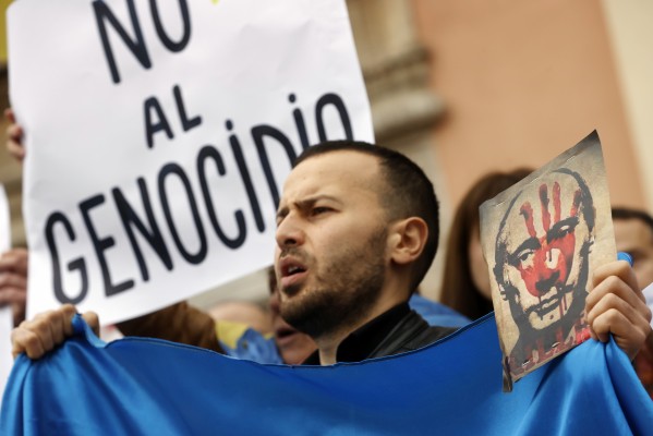 La comunidad ucraniana se concentra en València para apoyar al país y pedir la paz