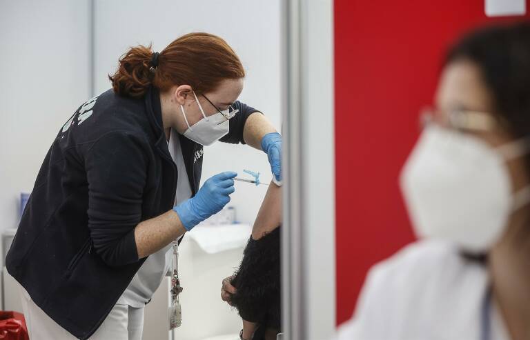 Un estudio determina que la inmunidad de rebaño frente a ómicron es 