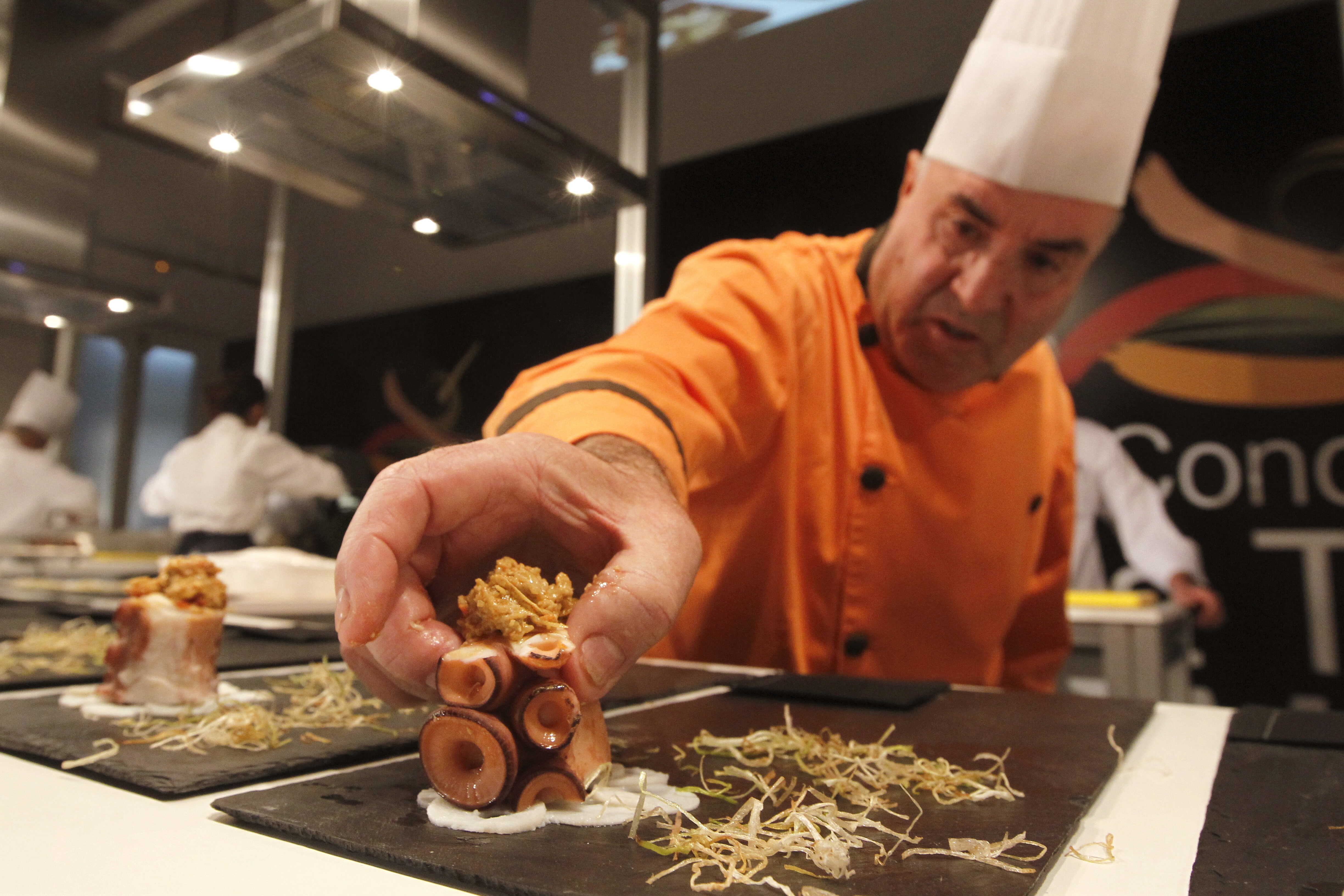 28 chefs inauguran la primera sociedad gastronómica internacional de Valencia