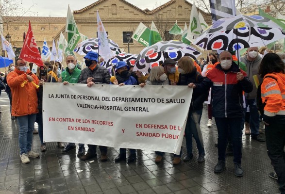 A Barceló se le acumulan los conflictos con el personal sanitario